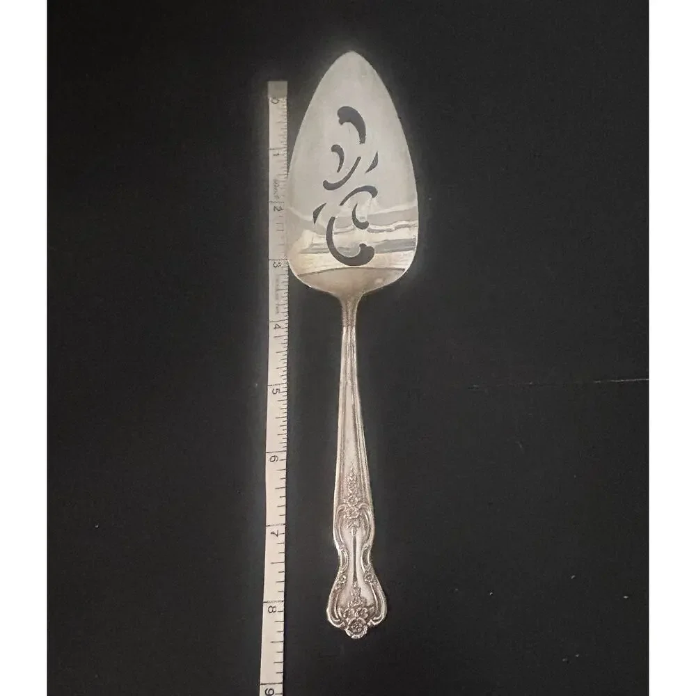 Vintage WM Rogers Mfg Co Extra Plate Silverplate Pie Cake Server Floral Ornate